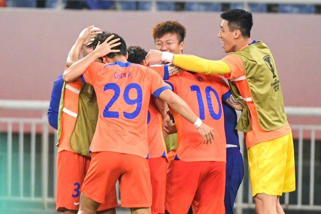 随行翻译：杨瀚森英语进步很大 赛季过十场后就基本不需要我了